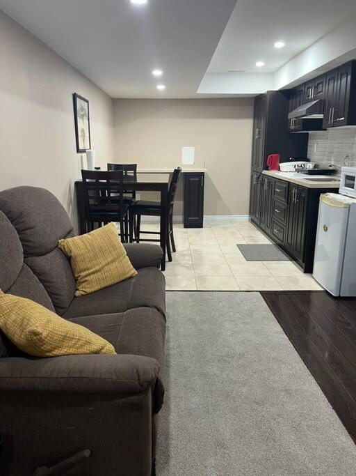 Bernie'S Basement Apartamento Milton Exterior foto
